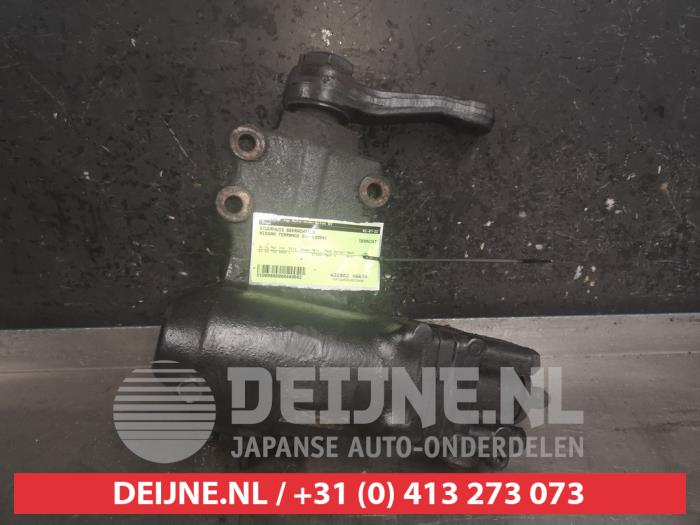 Power steering box from a Nissan Terrano II (R20/TR50) 3.0 Di 16V 2004