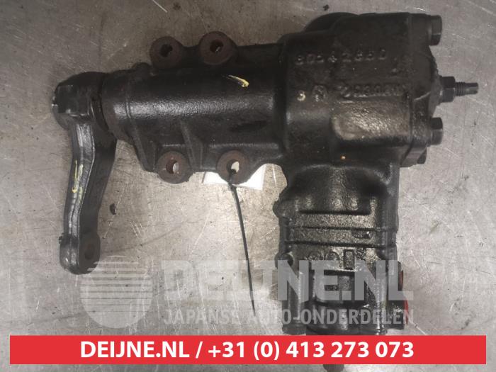 Power steering box from a Nissan Terrano II (R20/TR50) 3.0 Di 16V 2004