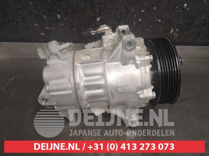 Air conditioning pump from a Nissan Juke (F16) 1.0 DIG-T 117 12V 2021