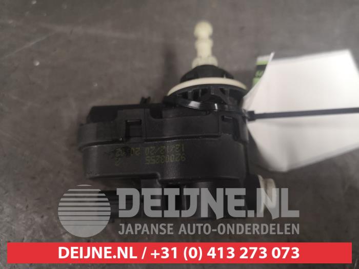 Używane Silnik reflektora Nissan Juke (F16) 1.0 DIG-T 117 12V Cena € 20,00 Procedura marży oferowane przez V.Deijne Jap.Auto-onderdelen BV