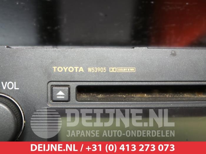 Radio d'un Toyota Avensis (T25/B1D) 1.8 16V VVT-i 2004