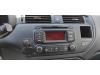 Radio van een Kia Rio III (UB), 2011 / 2017 1.2 CVVT 16V, Fließheck, Benzin, 1.248cc, 62kW (84pk), FWD, G4LA, 2011-09 / 2017-12 2012