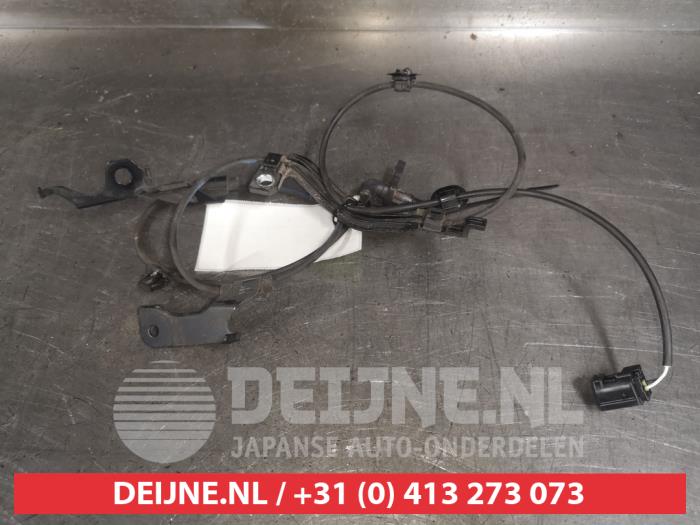 Begagnade ABS-sensor Toyota Prius (ZVW5) 1.8 16V Hybrid Pris € 25,00 Marginaltabell erbjuds av V.Deijne Jap.Auto-onderdelen BV