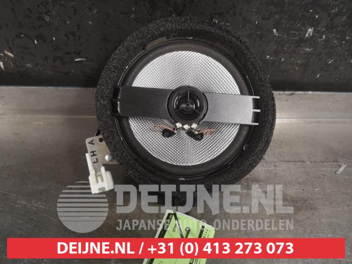 Używane Glosnik Subaru Impreza III (GH/GR) 2.0D AWD Cena € 20,00 Procedura marży oferowane przez V.Deijne Jap.Auto-onderdelen BV