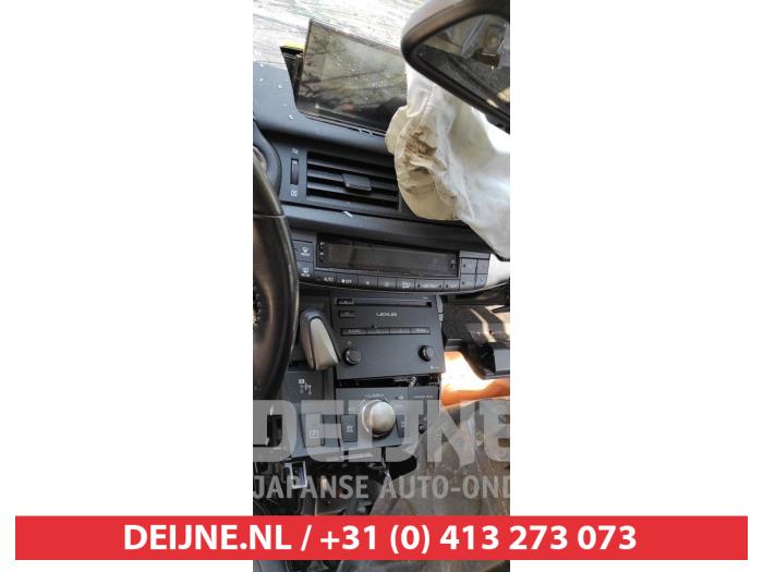 Używane Radio Lexus CT 200h 1.8 16V Cena € 100,00 Procedura marży oferowane przez V.Deijne Jap.Auto-onderdelen BV