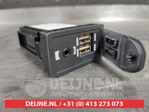 Usados Conexión AUX-USB Lexus CT 200h 1.8 16V Precio € 25,00 Norma de margen ofrecido por V.Deijne Jap.Auto-onderdelen BV