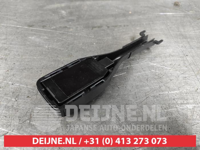 Begagnade Regnsensor Toyota Auris (E15) 1.4 D-4D-F 16V Pris € 30,00 Marginaltabell erbjuds av V.Deijne Jap.Auto-onderdelen BV
