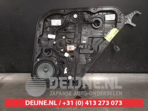 Używane Mechanizm szyby prawej tylnej wersja 4-drzwiowa Kia Sportage (QL) 1.6 CRDi 16V 116 Cena na żądanie oferowane przez V.Deijne Jap.Auto-onderdelen BV