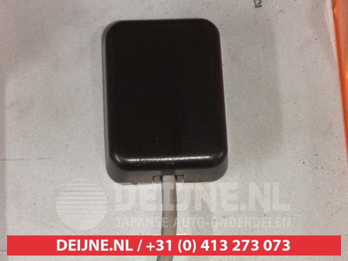 GPS antenna from a Lexus CT 200h 1.8 16V 2011