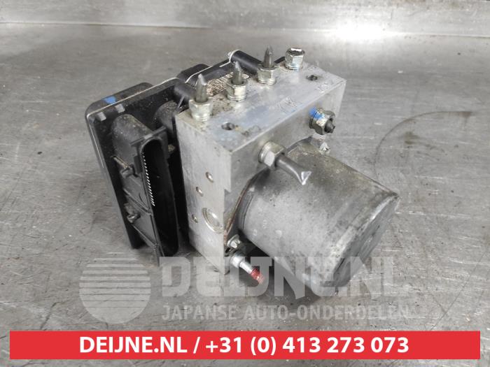 Usagé Bloc ABS Toyota Verso 1.8 16V VVT-i Prix € 150,00 Règlement à la marge proposé par V.Deijne Jap.Auto-onderdelen BV