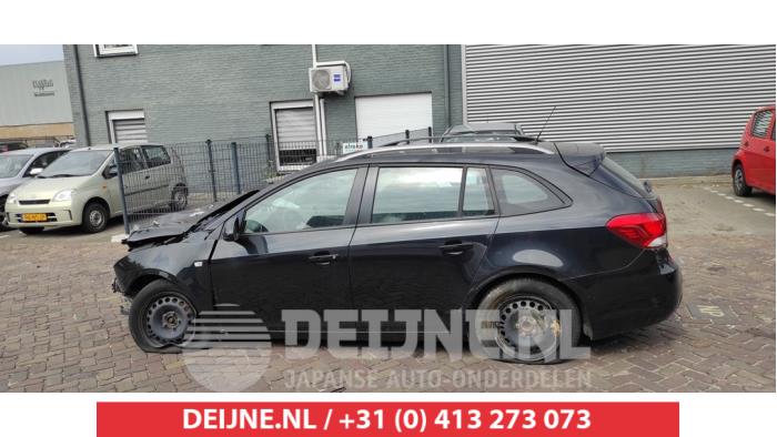 Usados Ventanilla triangular derecha detrás Chevrolet Cruze SW (308) 1.7 D 110 Precio € 35,00 Norma de margen ofrecido por V.Deijne Jap.Auto-onderdelen BV
