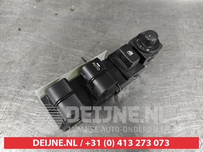 Usados Interruptor combinado de ventanillas Mazda 3 (BM/BN) 1.5 Skyactiv-G 100 16V Precio € 40,00 Norma de margen ofrecido por V.Deijne Jap.Auto-onderdelen BV