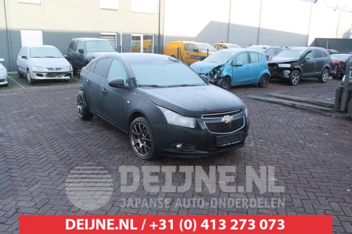 Używane Reflektor prawy Chevrolet Cruze 1.8 16V VVT Cena € 75,00 Procedura marży oferowane przez V.Deijne Jap.Auto-onderdelen BV