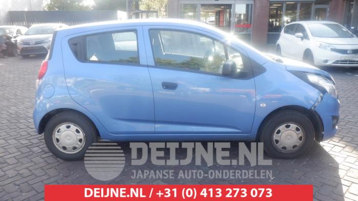 Usados Ventanilla triangular derecha delante Chevrolet Spark 1.0 16V Precio € 35,00 Norma de margen ofrecido por V.Deijne Jap.Auto-onderdelen BV