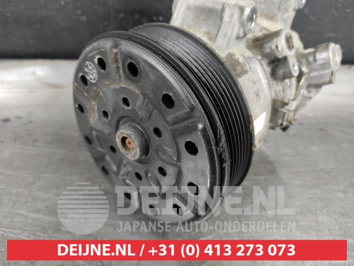Air conditioning pump from a Toyota Corolla Verso (R10/11) 2.2 D-4D 16V Cat Clean Power 2007