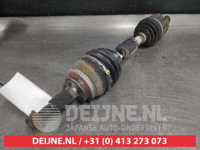 Front drive shaft, left from a Toyota Corolla Verso (R10/11) 2.2 D-4D 16V Cat Clean Power 2007