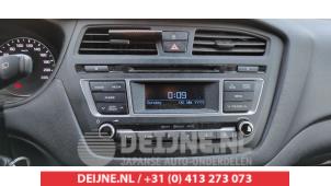 Używane Radio Hyundai i20 (GBB) 1.1 CRDi VGT 12V Cena na żądanie oferowane przez V.Deijne Jap.Auto-onderdelen BV