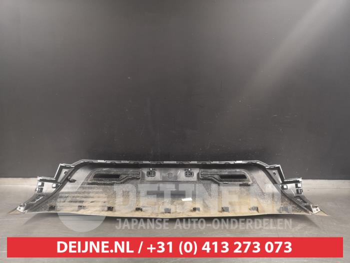 Skidplate front from a Toyota Hilux VI 2.4 D4D-F 16V 4x4 2021