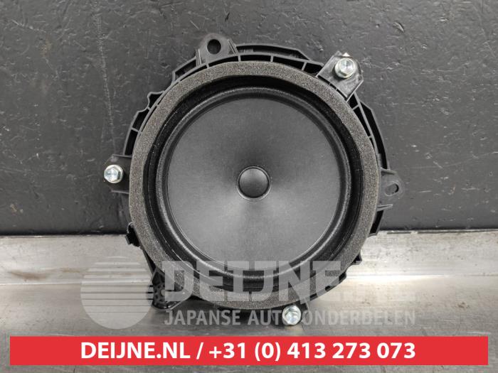 Używane Glosnik Toyota Yaris IV (P21/PA1/PH1) 1.6 GR Cena na żądanie oferowane przez V.Deijne Jap.Auto-onderdelen BV