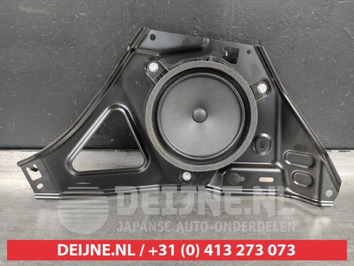 Używane Glosnik Toyota Yaris IV (P21/PA1/PH1) 1.6 GR Cena na żądanie oferowane przez V.Deijne Jap.Auto-onderdelen BV
