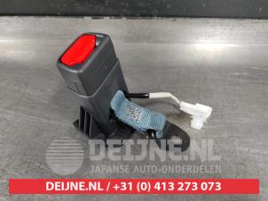 Used Rear seatbelt buckle, left Toyota Yaris IV (P21/PA1/PH1) 1.6 GR 4WD Price on request offered by V.Deijne Jap.Auto-onderdelen BV