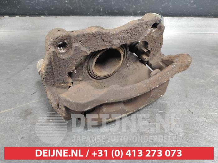 Gebrauchte Bremszange links vorne Nissan Qashqai (J10) 1.5 dCi DPF Preis € 35,00 Margenregelung angeboten von V.Deijne Jap.Auto-onderdelen BV