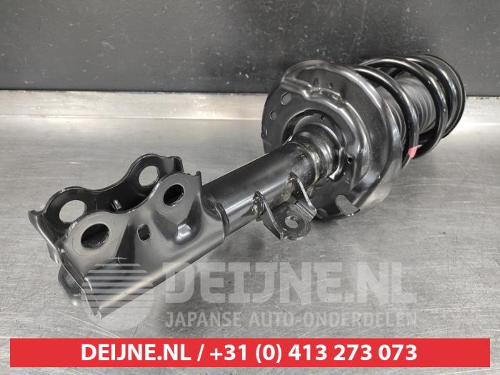 Front shock absorber rod, right from a Toyota Yaris IV (P21/PA1/PH1) 1.6 GR 4WD 2022