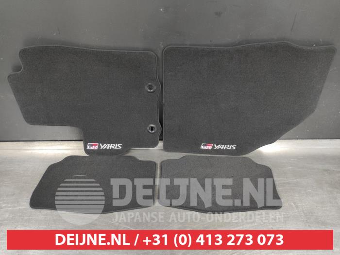 Set of mats from a Toyota Yaris IV (P21/PA1/PH1) 1.6 GR 4WD 2022