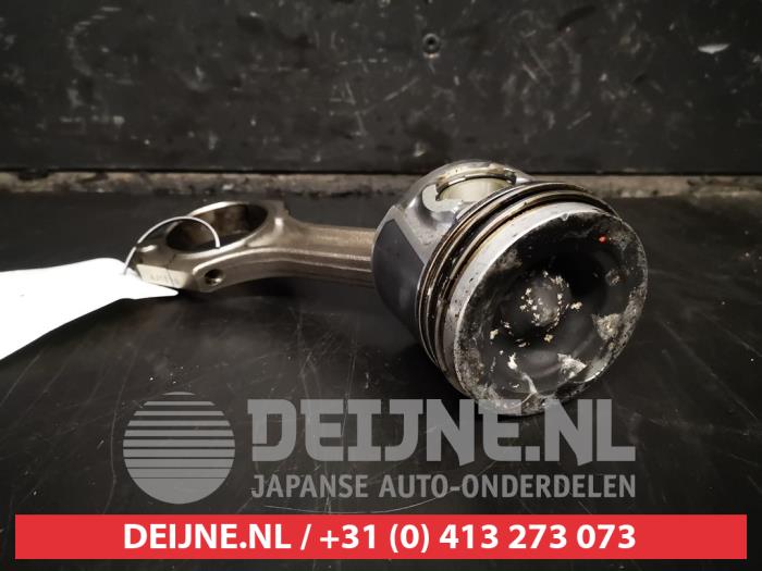 Used Piston Hyundai iX35 (LM) 1.7 CRDi 16V Price € 50,00 Margin scheme offered by V.Deijne Jap.Auto-onderdelen BV