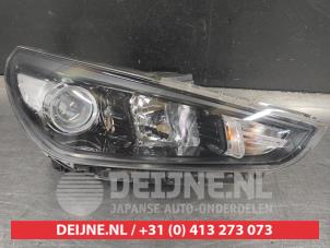 Used Headlight, right Hyundai i30 (PDEB5/PDEBB/PDEBD/PDEBE) 1.4 MPI 16V Price € 200,00 Margin scheme offered by V.Deijne Jap.Auto-onderdelen BV