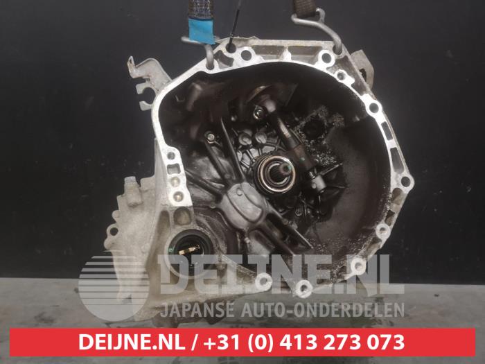 Gearbox Toyota Yaris II 1.3 16V VVTi 3030052420 2SZFE C551