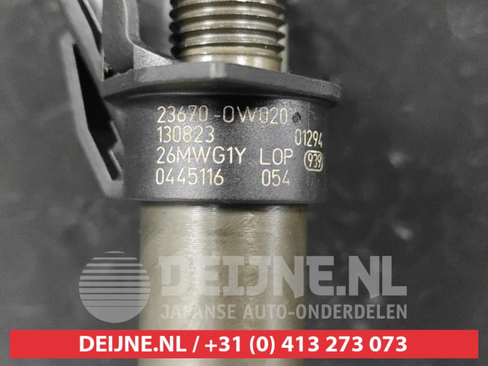 Injector (diesel) from a Toyota Auris Touring Sports (E18) 1.4 D-4D-F 16V 2013