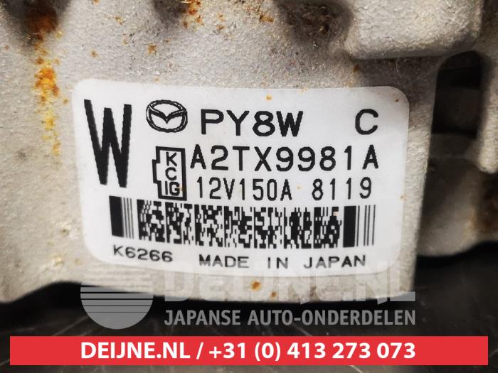 Dynamo van een Mazda CX-9  2010