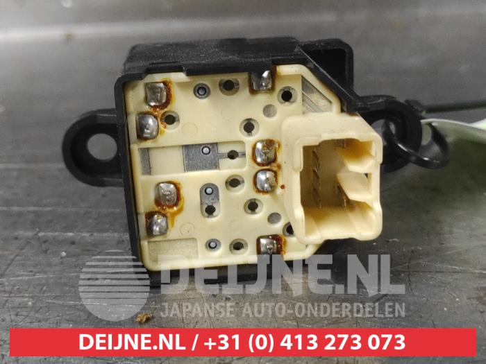 Multi-functional window switch from a Hyundai Atos 1.0 12V Prime 2000