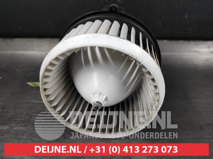 Heating and ventilation fan motor from a Honda Civic (FK6/7/8/9) 1.5i Turbo 16V 2019