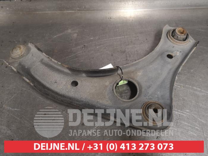 Front lower wishbone, left from a Nissan Note (E12) 1.2 DIG-S 98 2016