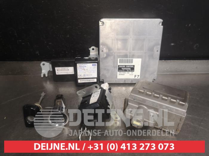 Used Engine management computer Toyota Corolla Verso (R10/11) 1.6 16V VVT-i Price € 75,00 Margin scheme offered by V.Deijne Jap.Auto-onderdelen BV