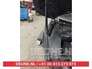 Gebrauchte Gasdämpfer Motorhaube rechts Kia EV6 77 kWh Preis auf Anfrage angeboten von V.Deijne Jap.Auto-onderdelen BV