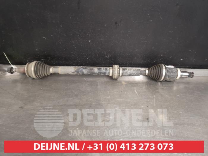 Front drive shaft, right from a Toyota Prius (ZVW3) 1.8 16V 2010
