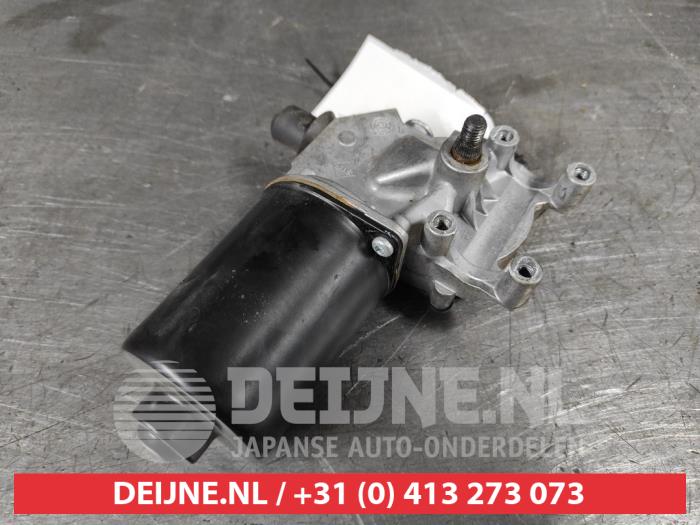 Front wiper motor from a Toyota Corolla (E12) 1.4 D-4D 16V 2006