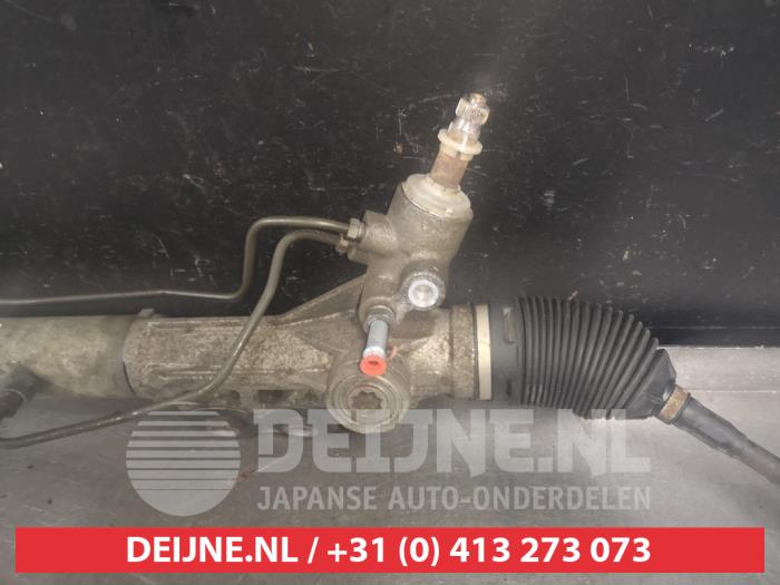 Power steering box from a Nissan Navara (D40) 2.5 dCi 16V 4x4 2007