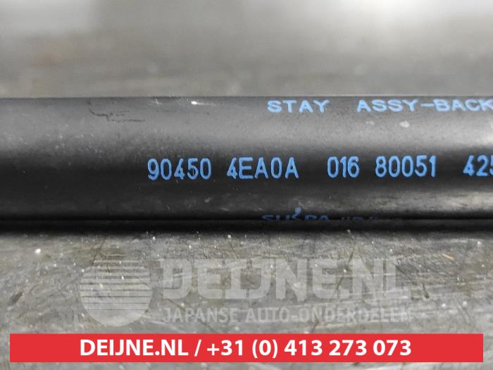 Rear gas strut, left from a Nissan Qashqai (J11) 1.6 dCi 2015