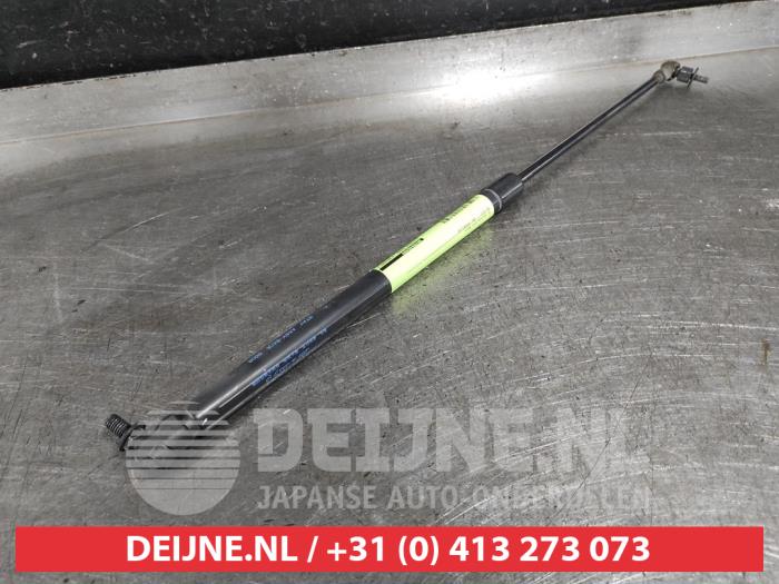 Rear gas strut, left from a Nissan Qashqai (J11) 1.6 dCi 2015