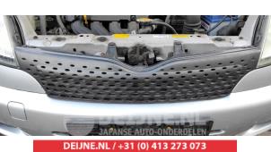 Used Grille Toyota Yaris Verso (P2) 1.3 16V Price on request offered by V.Deijne Jap.Auto-onderdelen BV