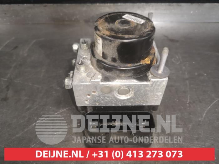 Begagnade ABS-pump Toyota Yaris III (P13) 1.33 16V Dual VVT-I Pris € 60,00 Marginaltabell erbjuds av V.Deijne Jap.Auto-onderdelen BV
