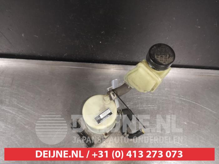 Usagé Pompe de direction Mazda 3 Sport (BK) 2.0i 16V Prix € 25,00 Règlement à la marge proposé par V.Deijne Jap.Auto-onderdelen BV