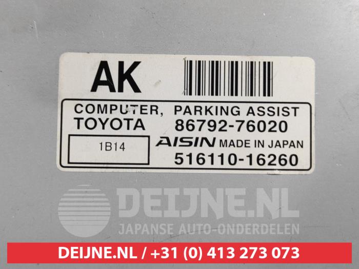 Parking assist computer from a Lexus CT 200h 1.8 16V 2011