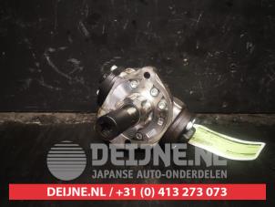 Used Mechanical fuel pump Nissan Navara (D40) 2.5 dCi 16V Price € 175,00 Margin scheme offered by V.Deijne Jap.Auto-onderdelen BV