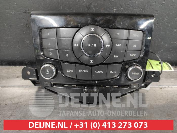 Radio control panel from a Daewoo Cruze 2.0 D 16V 2010