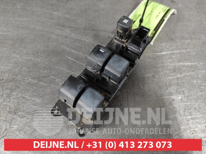 Usados Interruptor combinado de ventanillas Mitsubishi L-200 2.4 Clean Diesel 4WD Precio € 75,00 Norma de margen ofrecido por V.Deijne Jap.Auto-onderdelen BV